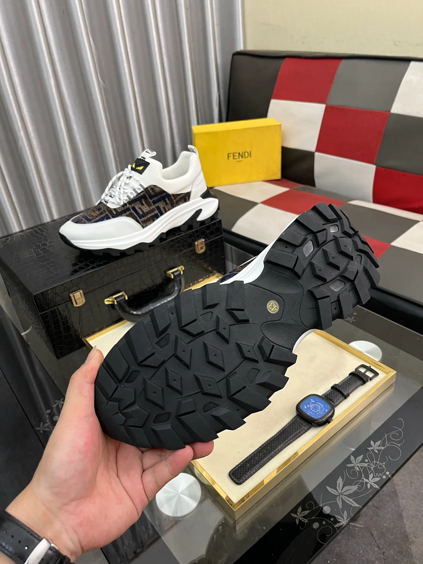 Men's Men's Shoes💰458⌚️⌚️[FENDI] Fendi's classic and comfortable men's, this complex sneaker is made of soft calfskin➕genuine leather lining➕original ultra-light rubber material with rough outsole. This unique light style is suitable for the casual and refined sensibility of this season. It is comfortable and natural on the feet. It is an everyday style for casual travel in autumn and winter! 38−443️⃣colors available